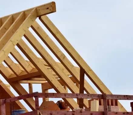 ConstruiruntejadoenRedondela2 479w